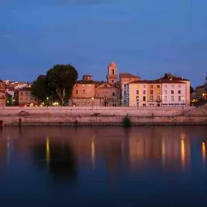 A Pied Du Centre Avec Place De Parking , Arles France